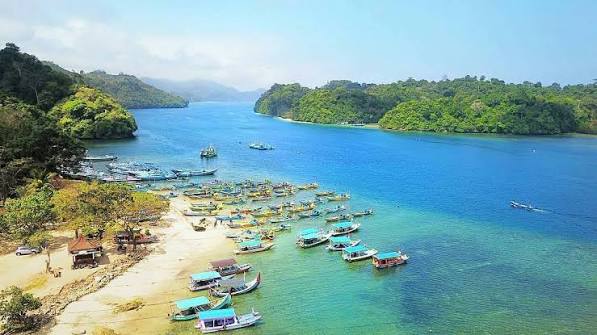 Pantai Sendang Biru
